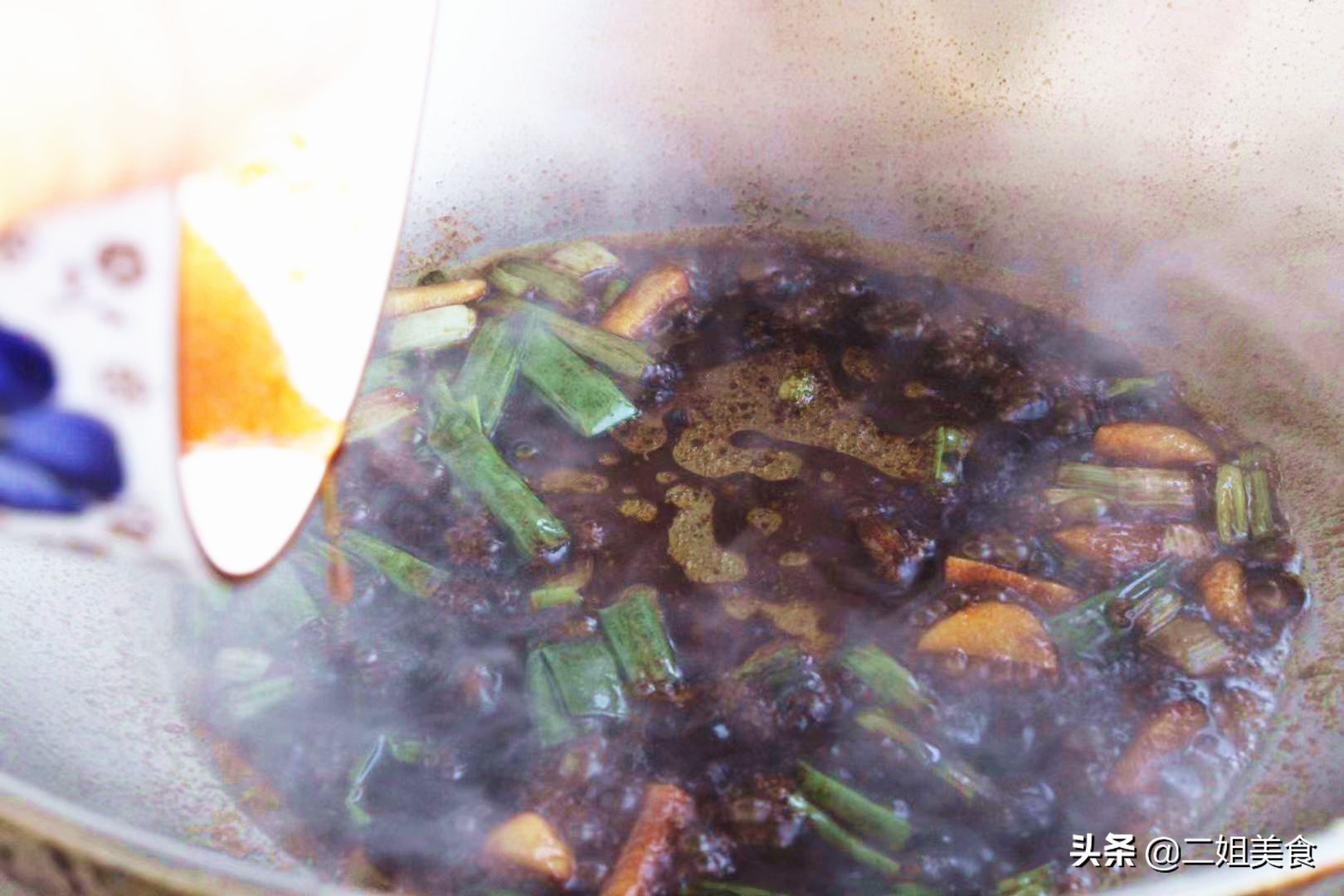 炖鱼喜欢什么料酒好吃又香,炖鱼什么时候放料酒最合适