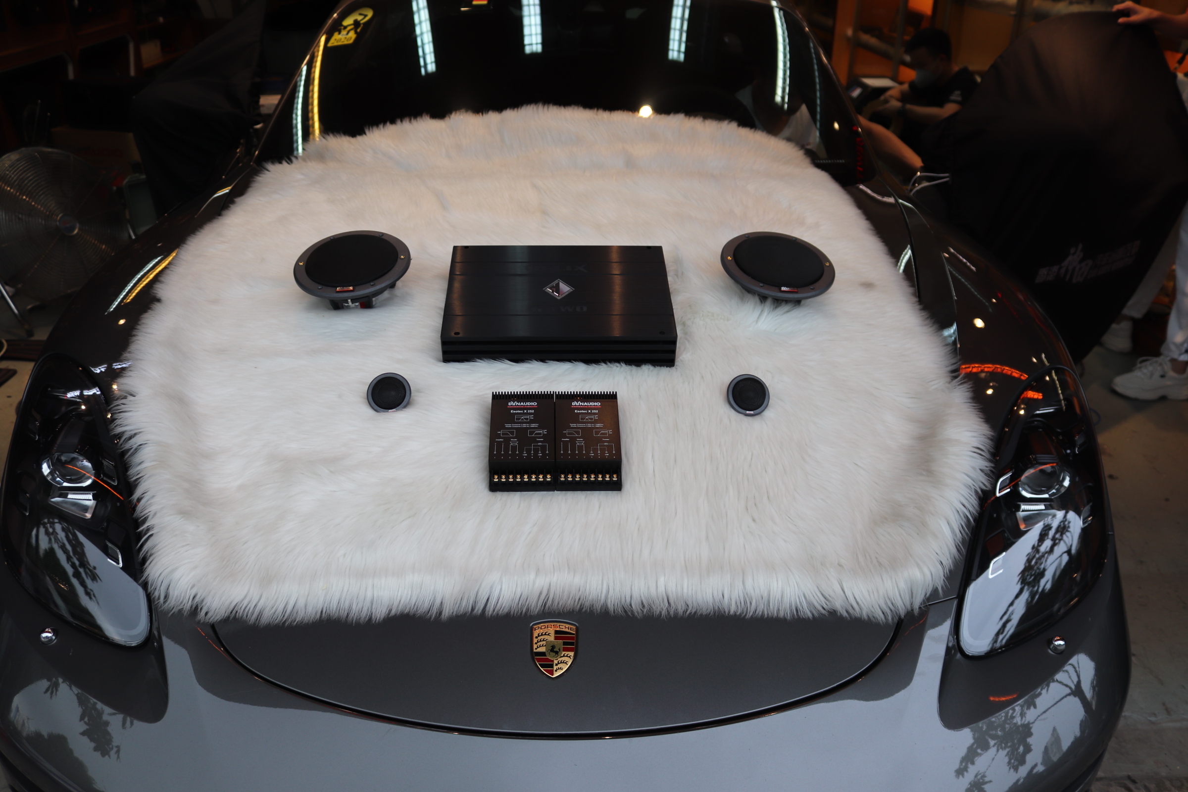 保时捷卡曼汽车音响如何改装呢?简单的音响改装不简单的效果体验