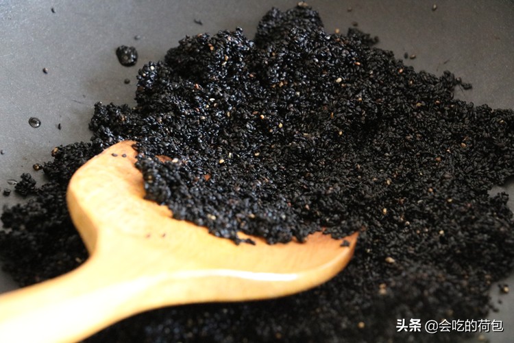 80岁奶奶常吃黑芝麻，教我家常做法，营养美味又简单，越吃越精神