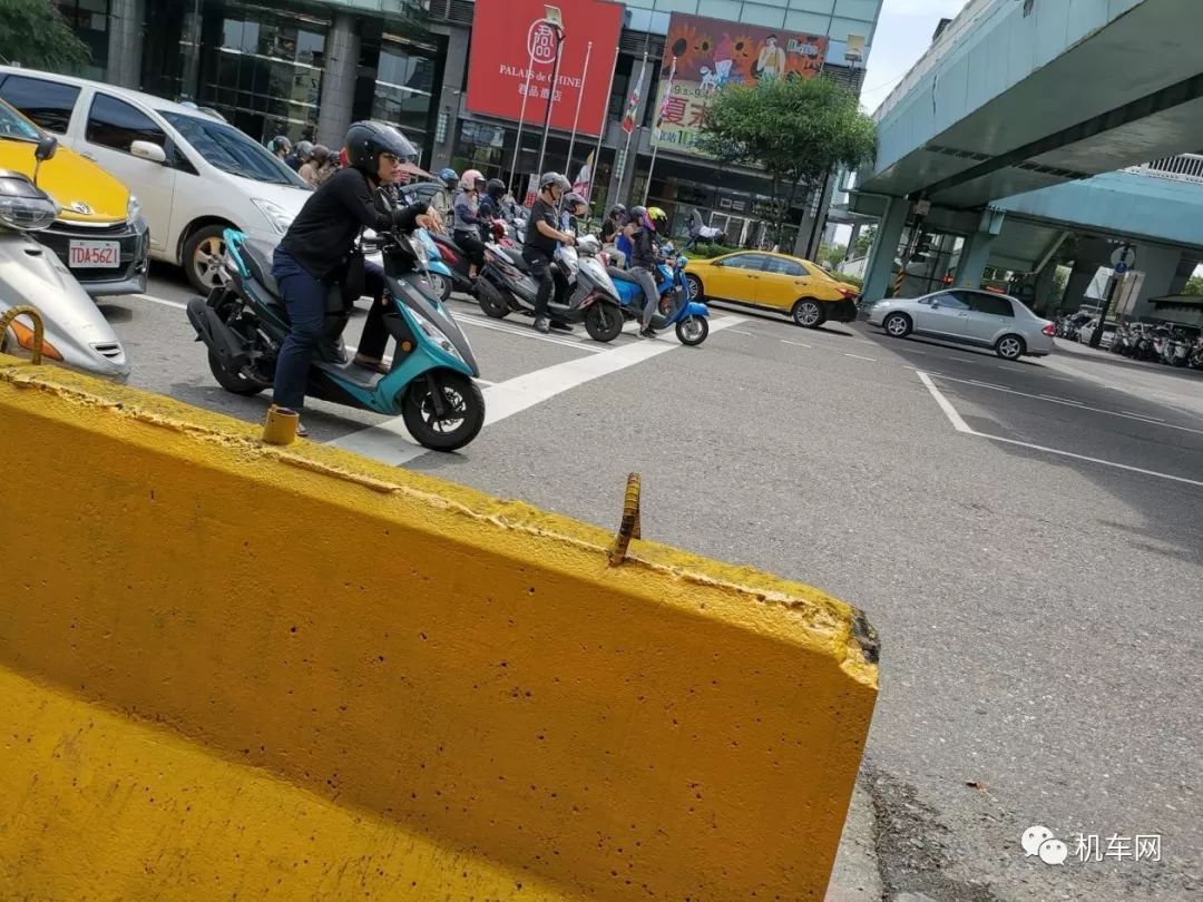 骑着小踏板去越野,骑着小踏板去兜风