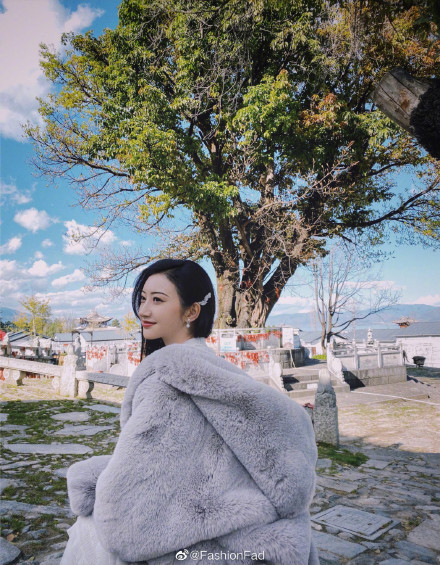 人手一个的毛巾包为什么魅力这么大？今年秋冬，大家都喜欢毛多的