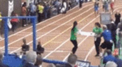 搞笑GIF段子：编辑这锅台是不是为了录视频还擦了擦？唉呀妈呀