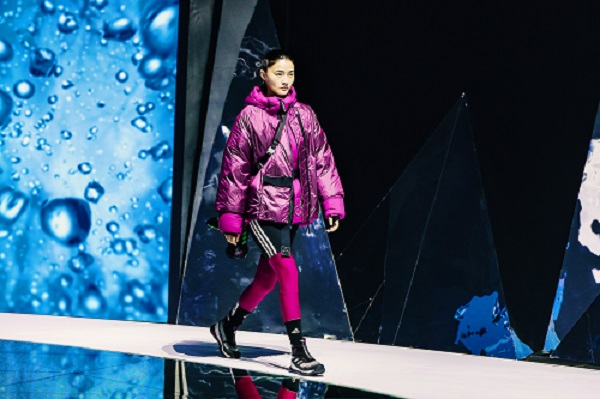 阿迪达斯ozweego春季新款,阿迪达斯新品来袭