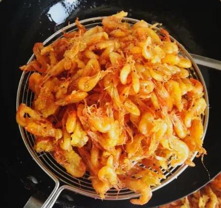 油炸小河虾怎么炸的酥脆,干炸小河虾有腥味怎么处理