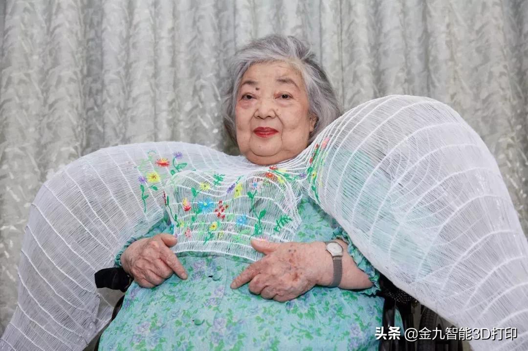 以精神分裂为灵感，用3D打印笔描绘灵魂曲线、人性色泽