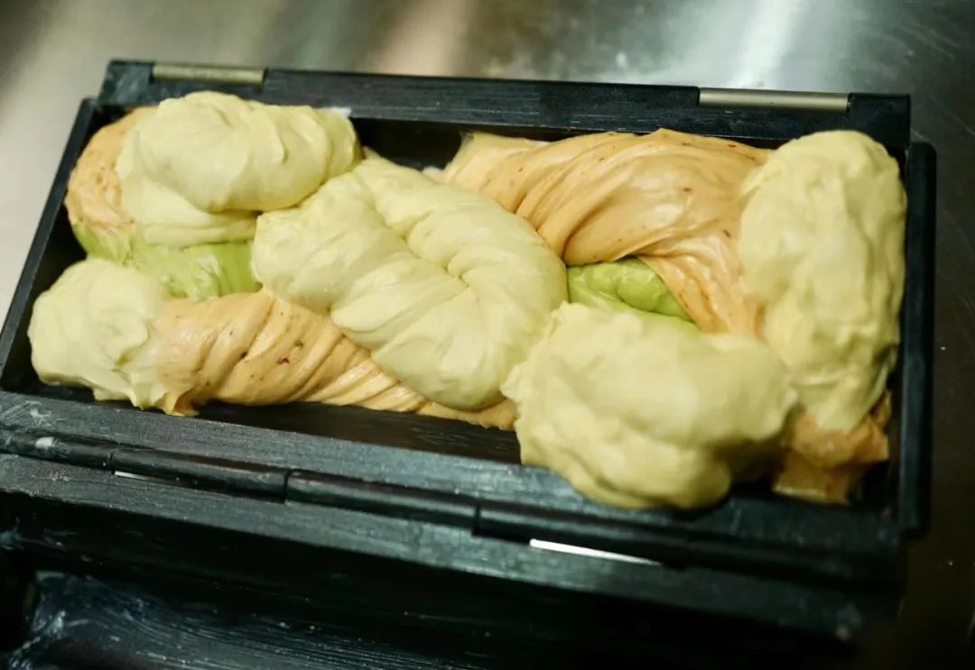 万人定闹钟早起云约早饭，为了去世界各地摆摊卖小吃做准备