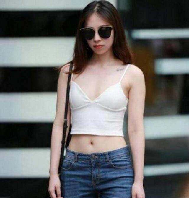 韩系牛仔裤是什么款式 (修身牛仔裤和韩版有什么区别)