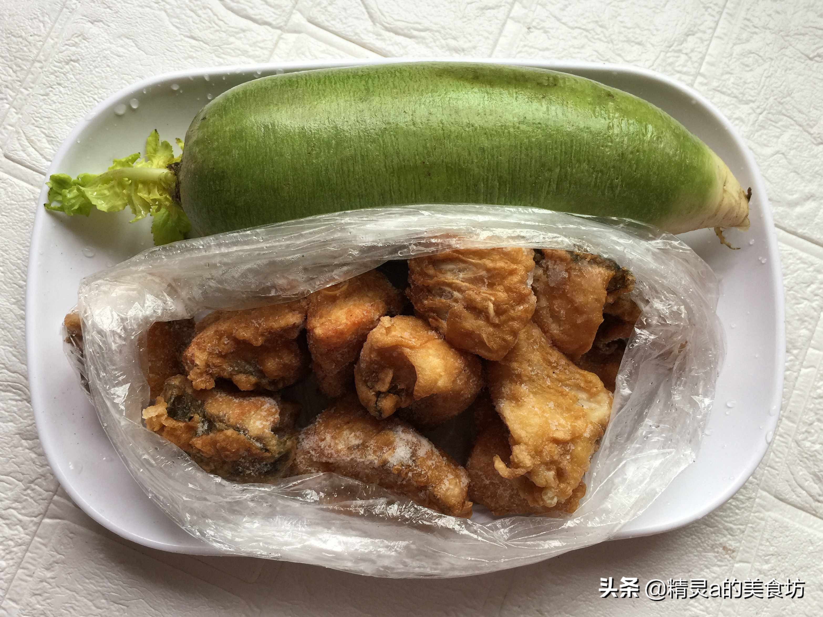 换个方法吃草鱼，配它一起炖，营养美味，一周做三回，餐餐一扫光