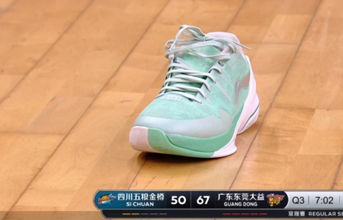 广东对战浙江赵睿怒吼庆祝,广东队赵睿霸气瞬间