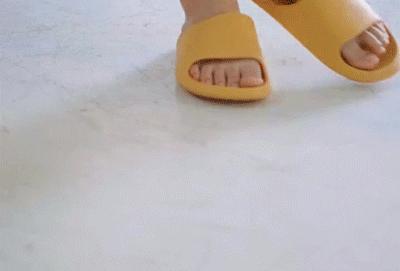 68w+销量爆款的「香蕉船」拖鞋！居家舒适防滑、出街时尚百搭