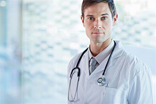 满月狗狗尿多,狗狗出去不拉也不尿