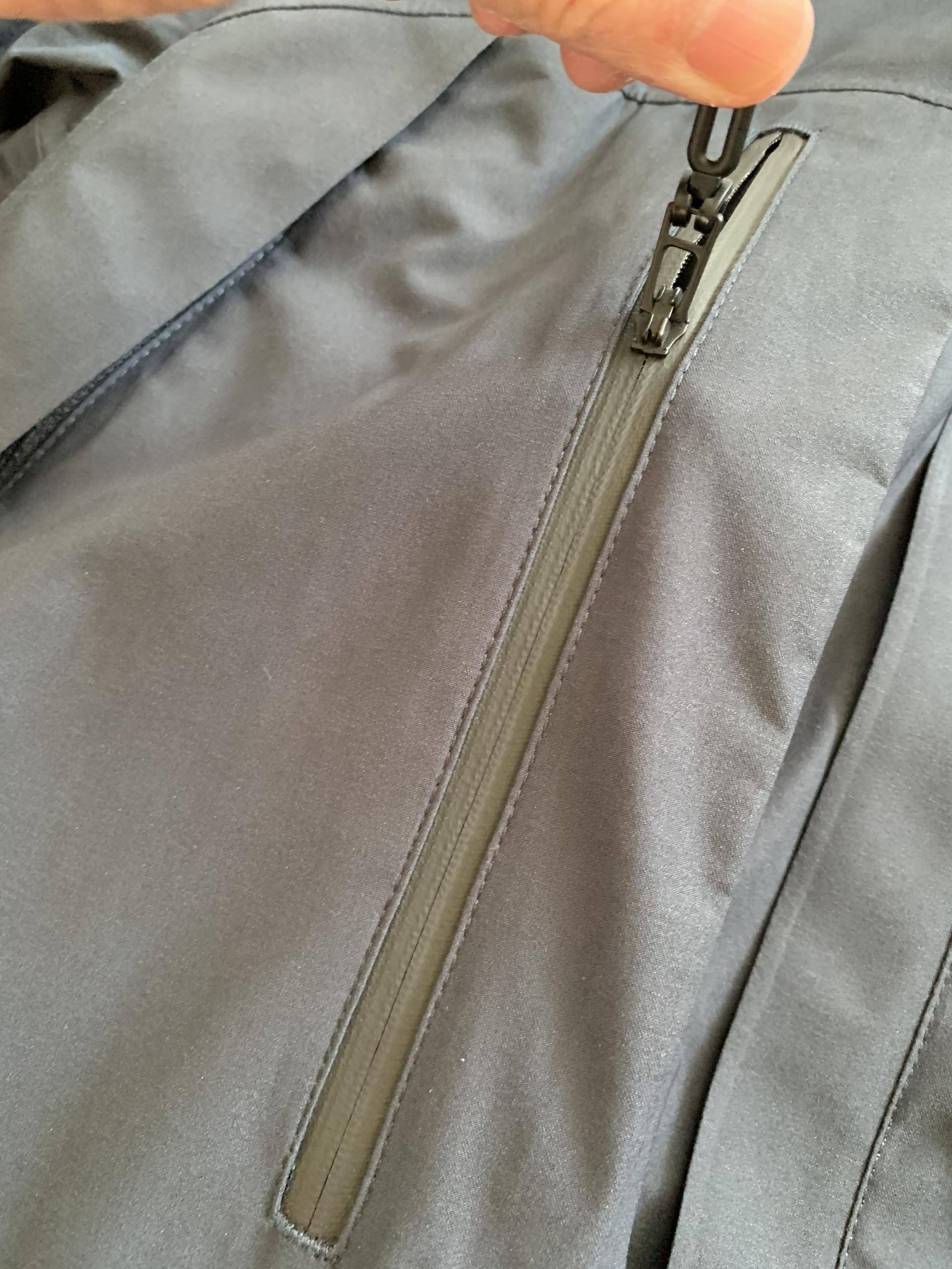 机能风冲锋衣探路者,探路者都市灰冲锋衣