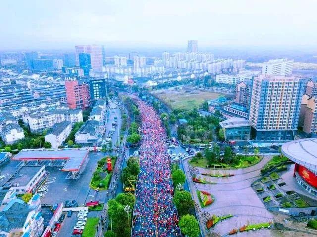 听说房价要跌不知道是不是真的,都江堰为啥房价那么贵