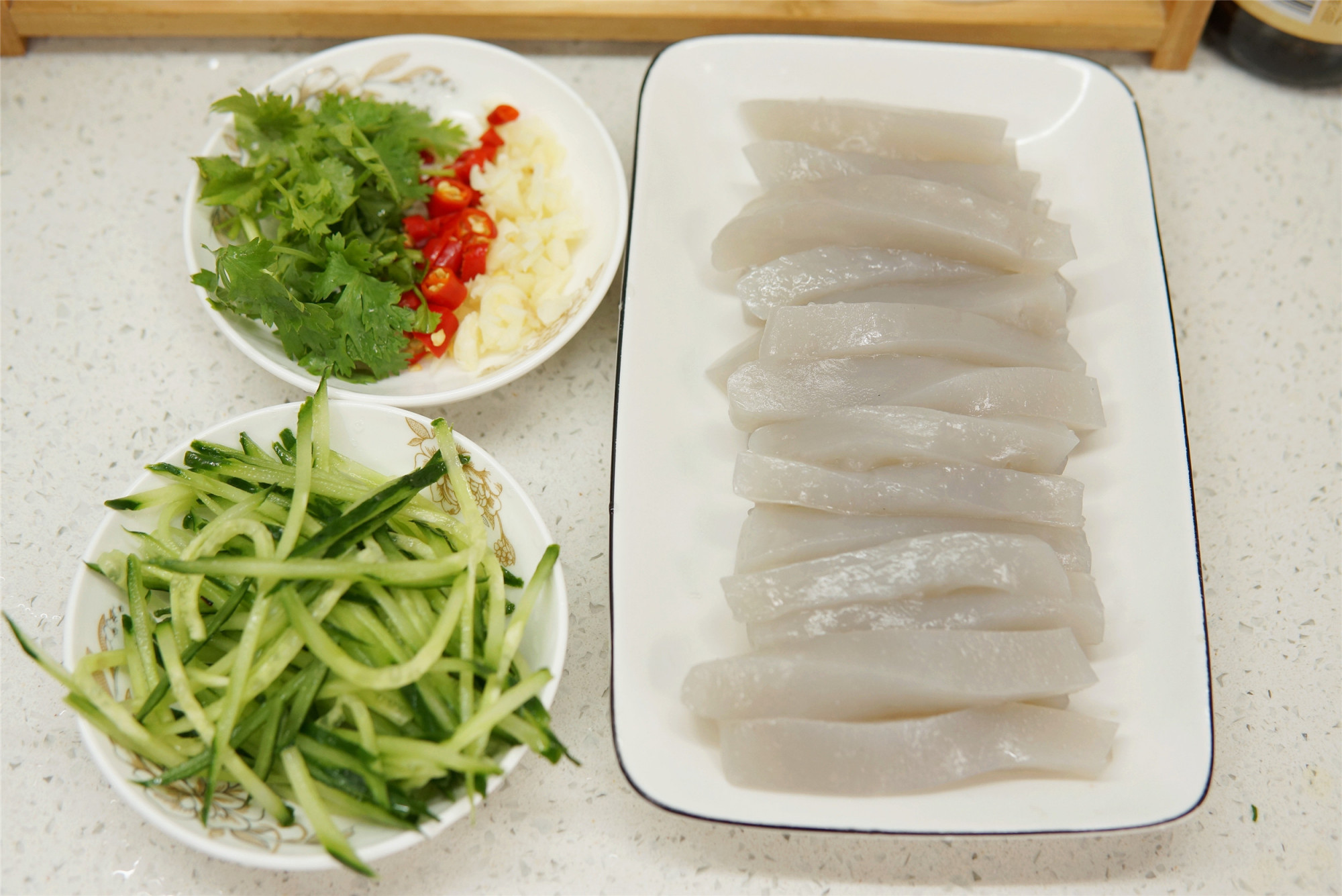 这菜仅需1种食材就能做,红薯淀粉做出的美食