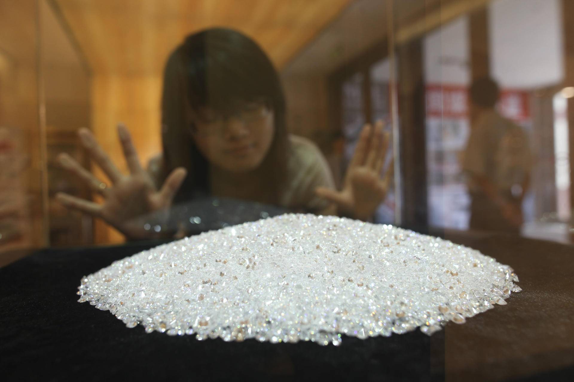 十年前2800的钻戒现在值多少,10年前1万钻戒