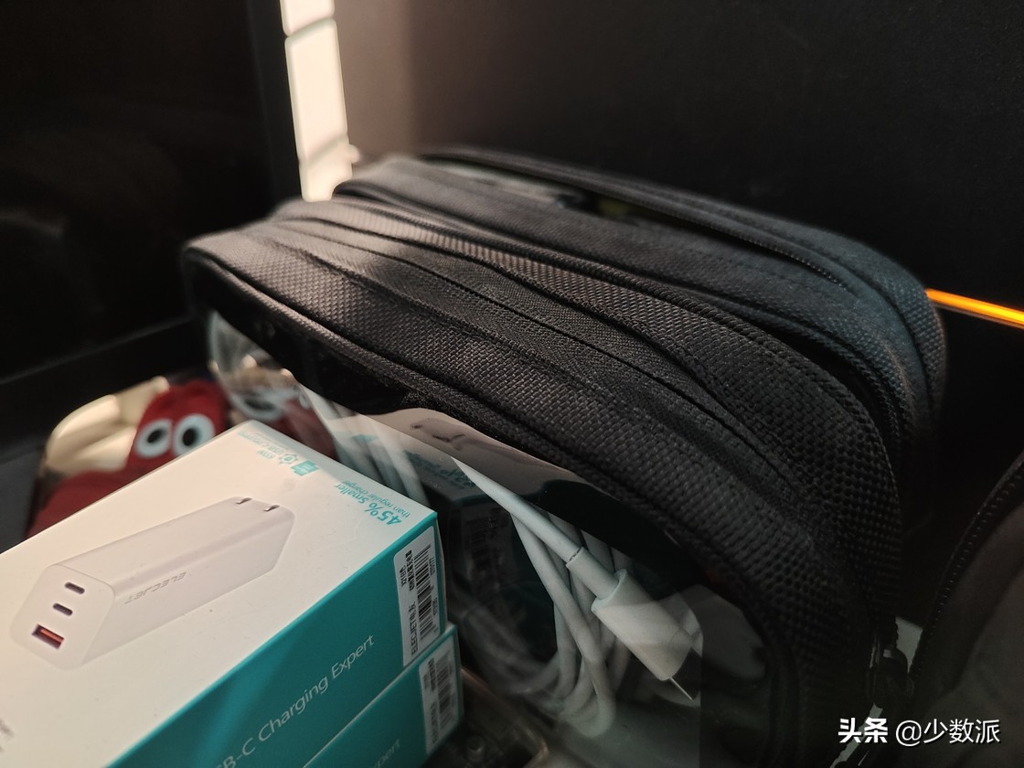 这也许是设备最多的桌面？我的「实用主义器材派」桌面分享