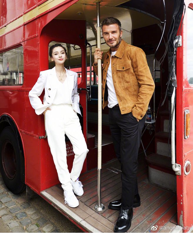 黄晓明撒狗粮完整版,黄晓明狗粮后续反应