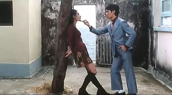 长得不美又没名气，她怎么就成了新任“星女郎”？