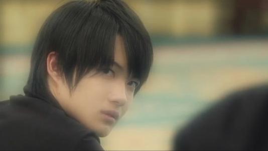 读《变身》：“我”变成了另一个人，这样活着，还不如死去