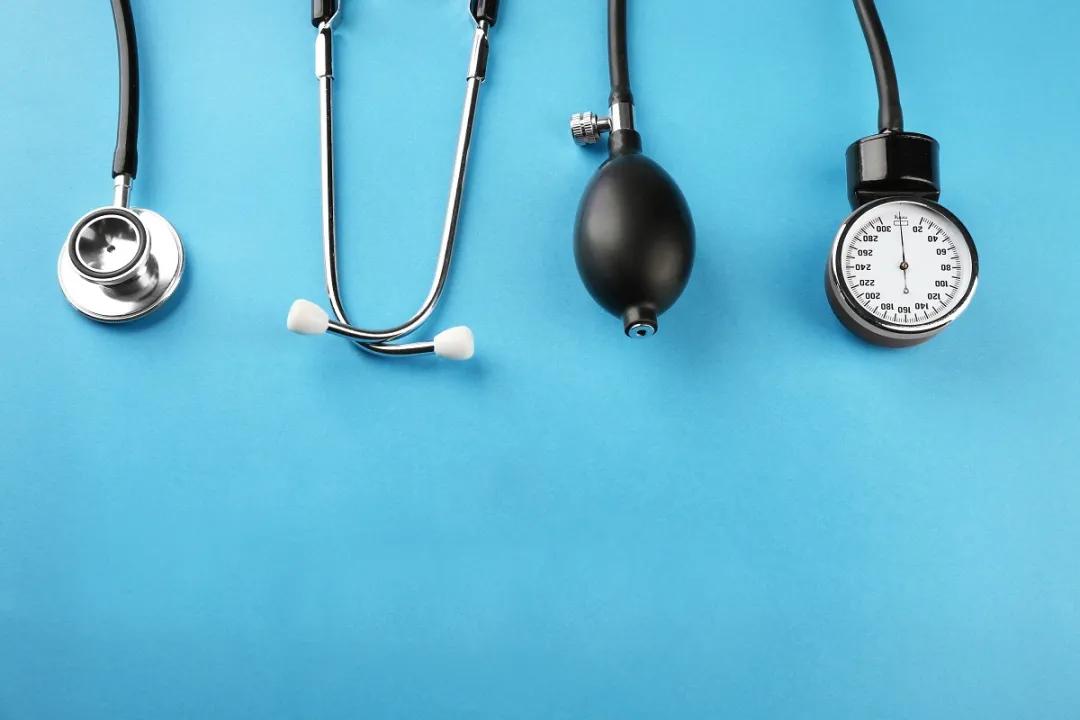 发现颈动脉斑块怎么办,发现颈动脉斑块怎么办视频