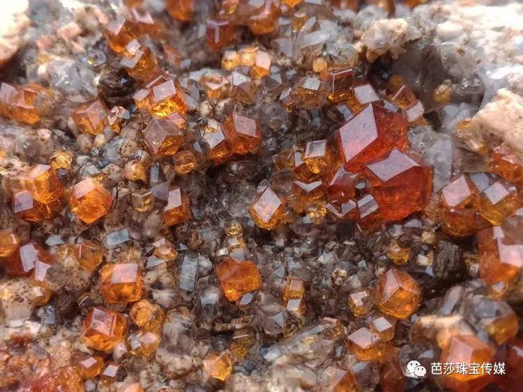 石榴石手链女三圈生辰石,新年第一款生辰石石榴石火爆上线