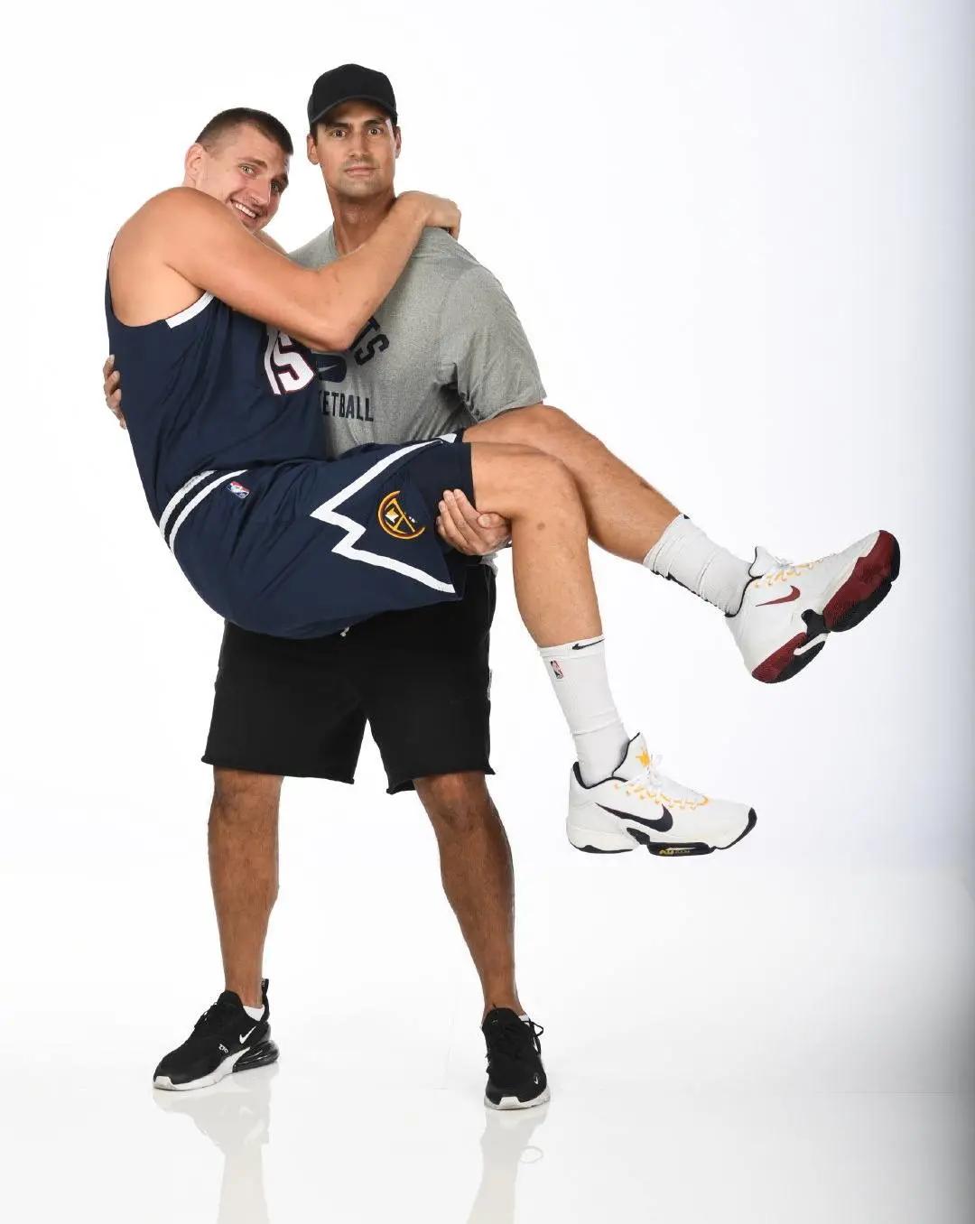 zoomgtjump约基奇,为什么约基奇喜欢穿zoomrize2