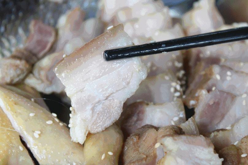 在酒缸里长大的人,泡在酒缸里的人