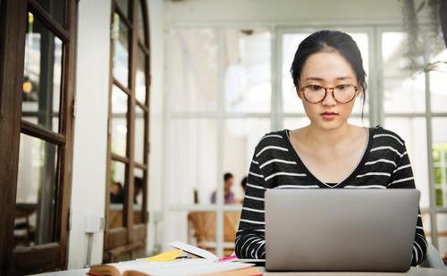 单身女生27岁左右,二十七岁女生还能考研吗