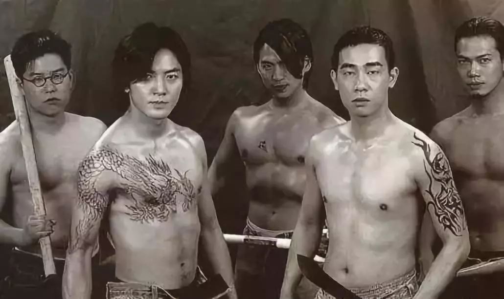 哈哈哈！没想到中国人看不上眼的土味“神货”，老外竟然都抢疯了