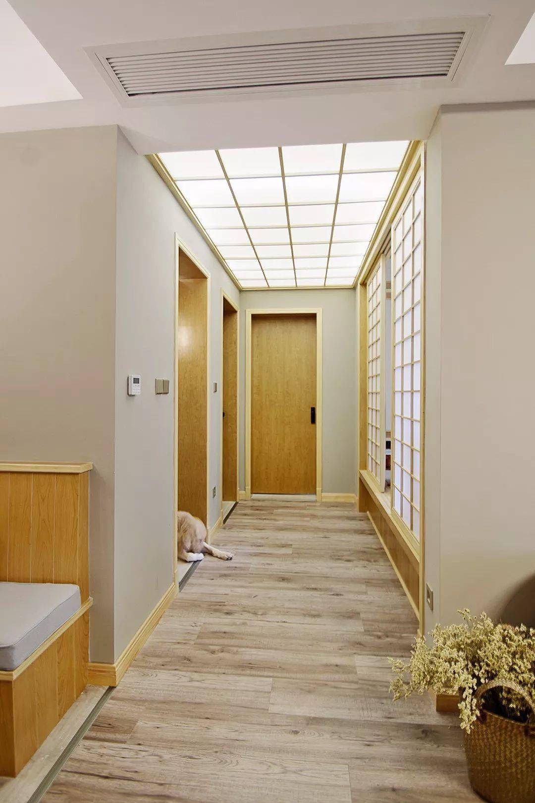 原木色家具白色木门,老师傅木门讲解