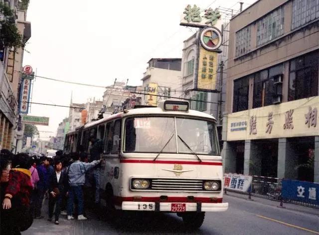 代沟潜台词是什么意思,父母和子女的啼笑皆非的代沟