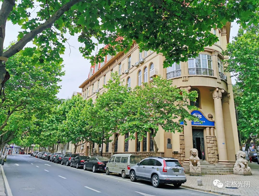 这里欧式建筑遍布，曾是青岛的“华尔街”，青岛这条老街值得一看