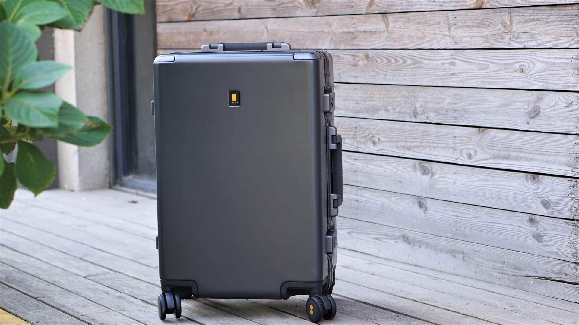 地平线8号行李箱24寸什么颜色好看,地平线8号行李箱和90分行李箱测评