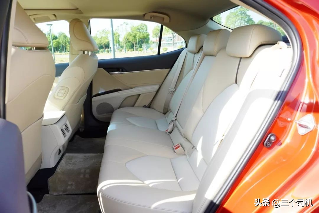 实测2.0L凯美瑞，驾驶感已欧化，丰田最大特点被保留