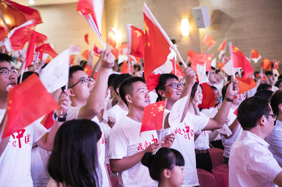 大学观看国庆70周年阅兵仪式,全国高校师生收看国庆阅兵