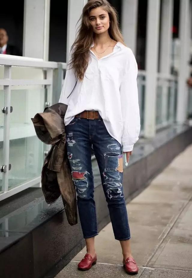 破洞牛仔裤居然被妈妈缝起来了,妈妈把破洞牛仔裤补好了