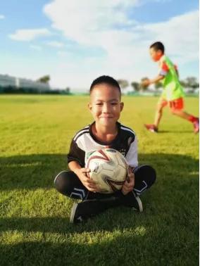 乌鲁木齐6-15岁儿童足球训练营,足球萌娃训练