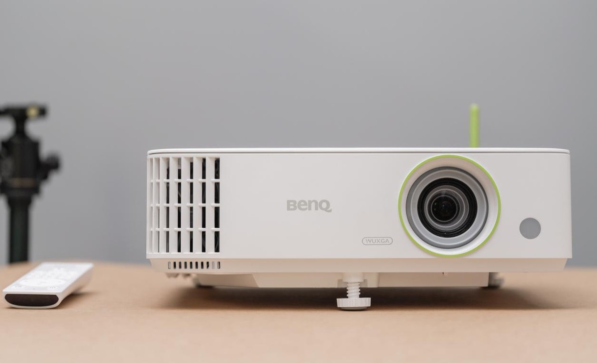 可以随意调整画面尺寸的投影仪,明基e540投影家用