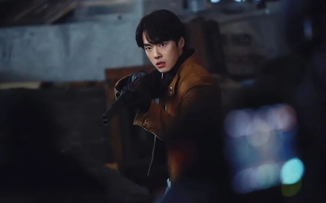 主角不再光芒万丈，我眼中只有万年男二