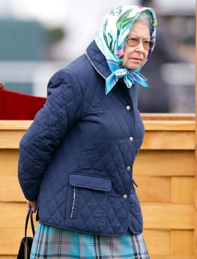 今年最火的绗缝棉服,今年流行棉服穿搭