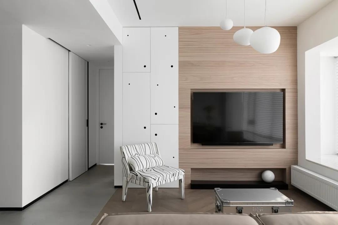 89㎡舒适两居，装修巧用「百叶窗+玻璃砖」，高级又通透