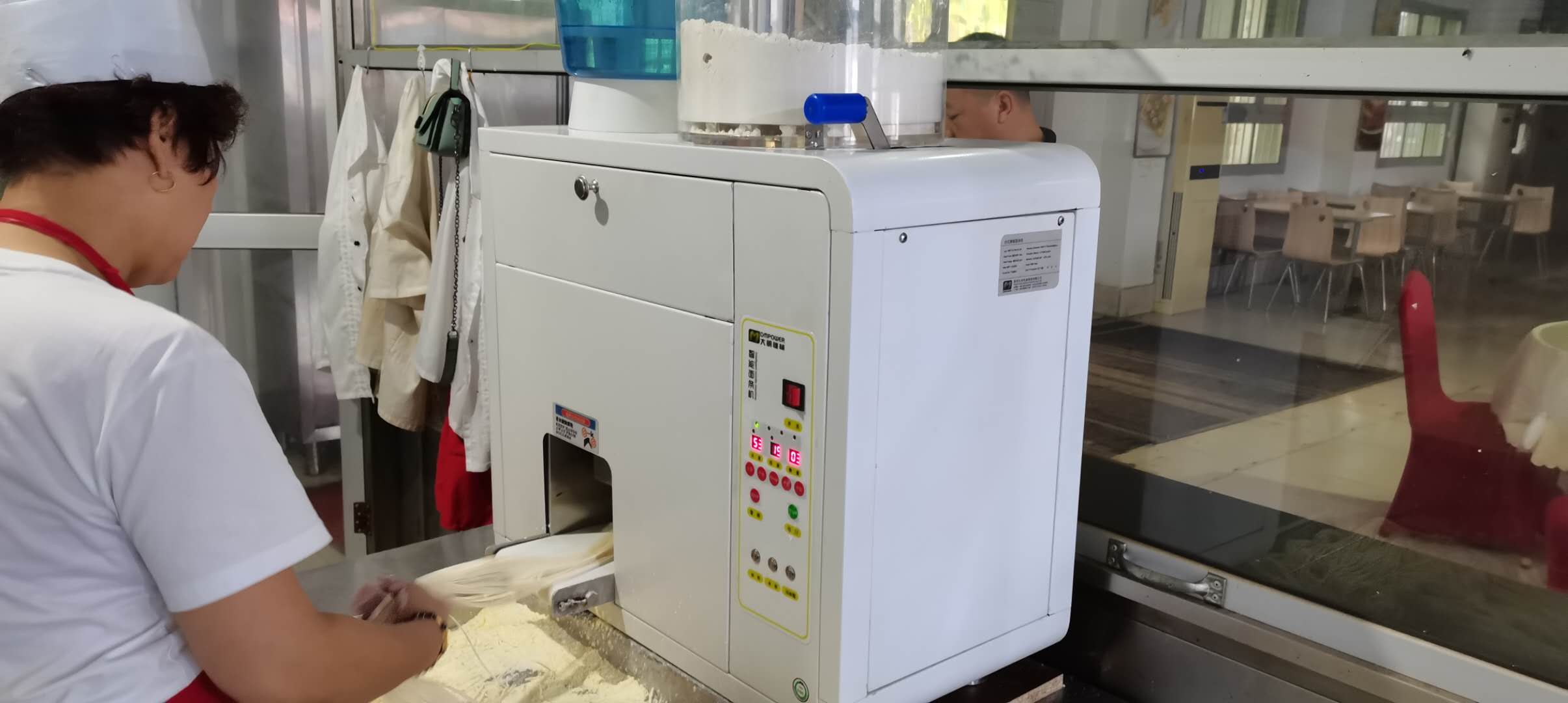 开一家小面馆一个月可以收入多少,有一家面馆一个月利润40万