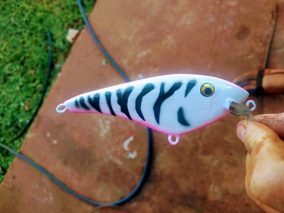 路亚钓鱼穷三代,路亚如何做假饵