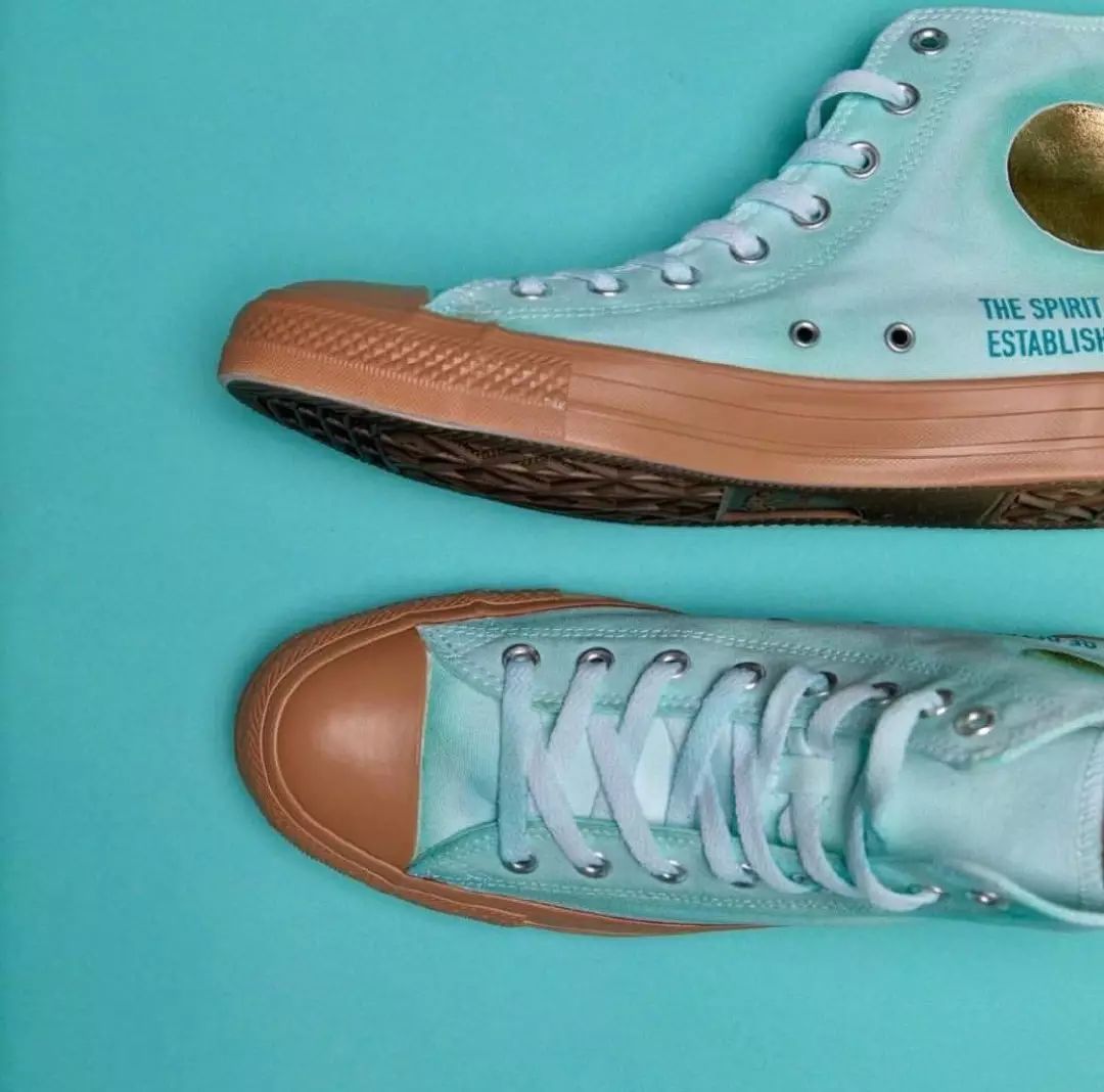 欧阳娜娜穿匡威经典款,匡威高帮帆布鞋欧阳娜娜