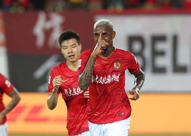 中超三强集体赢球，国安队七连胜破联赛记录，恒大紧咬比分