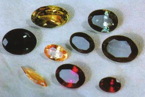 蓝宝石中的姐妹宝石,蓝宝石祖母绿宝石