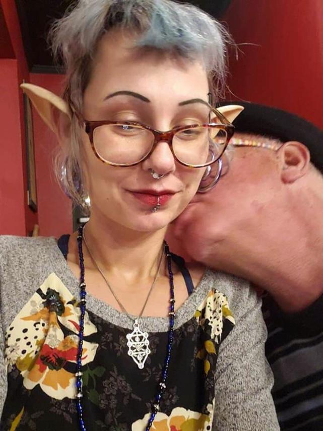 鑻卞浗濂冲鐖变笂鍥涘窛灏忎紮,鑻卞浗濂冲鐖变笂涓浗鐢蜂汉