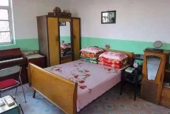 在一张床的见证下，女人完成了她们人生的蜕变