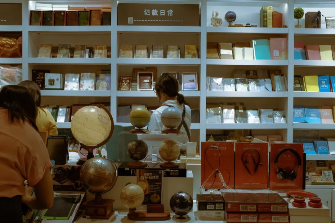 我和男朋友一起上班,我和男朋友在同一家公司实习