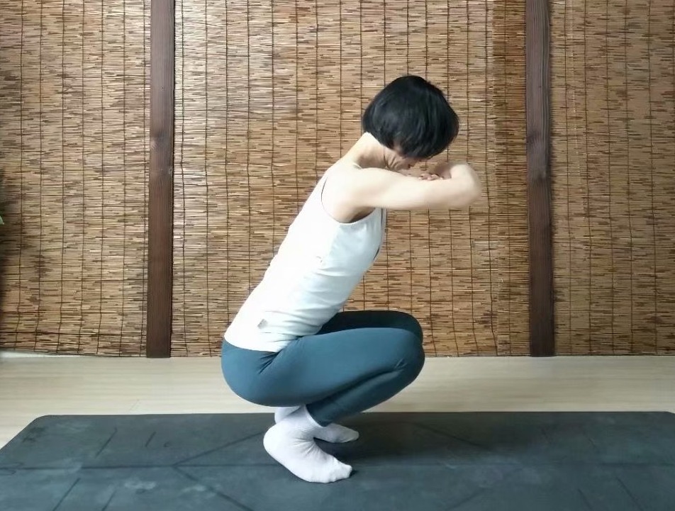 平时不经意的动作习惯让你的膝关节咔咔响和疼,生活中需这样保护